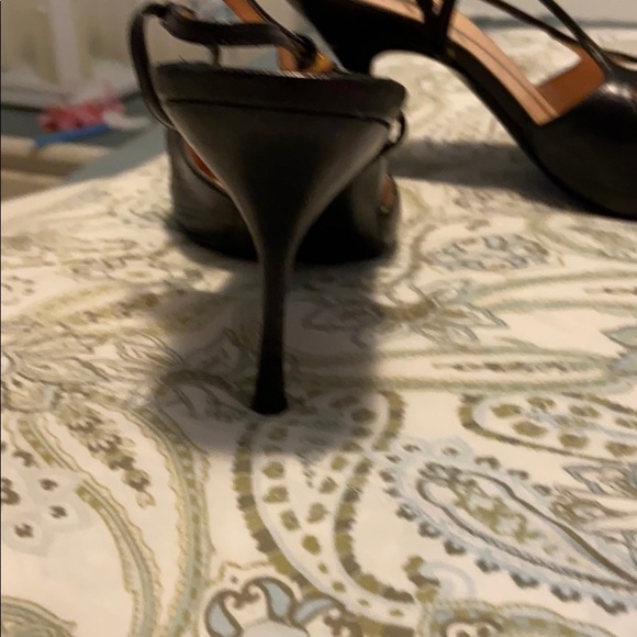 CLASSIC PRADA HEELS - BLCK W/ STRAPS IN BSCK - Picture 3 of 5